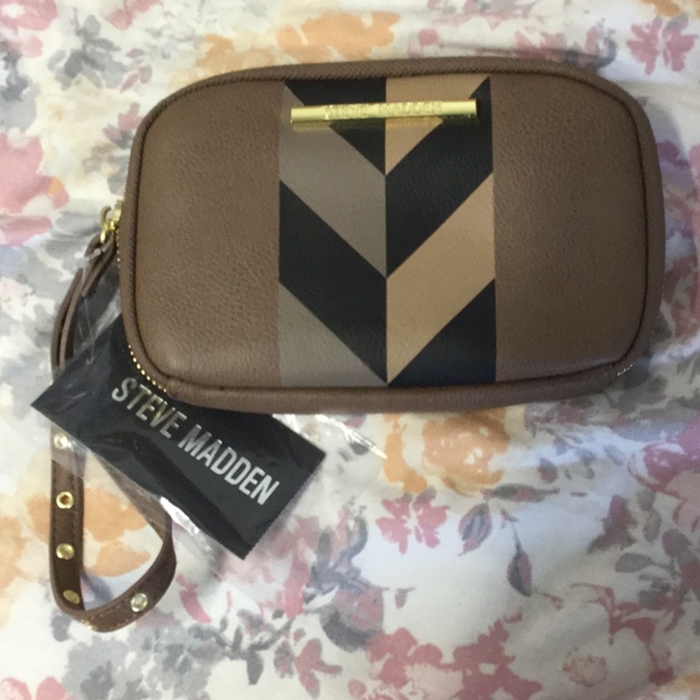 Steve Madden wrist wallet